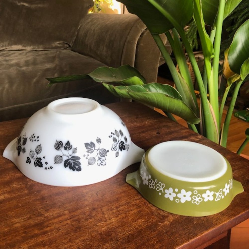 Vintage Pyrex Bowls (2)